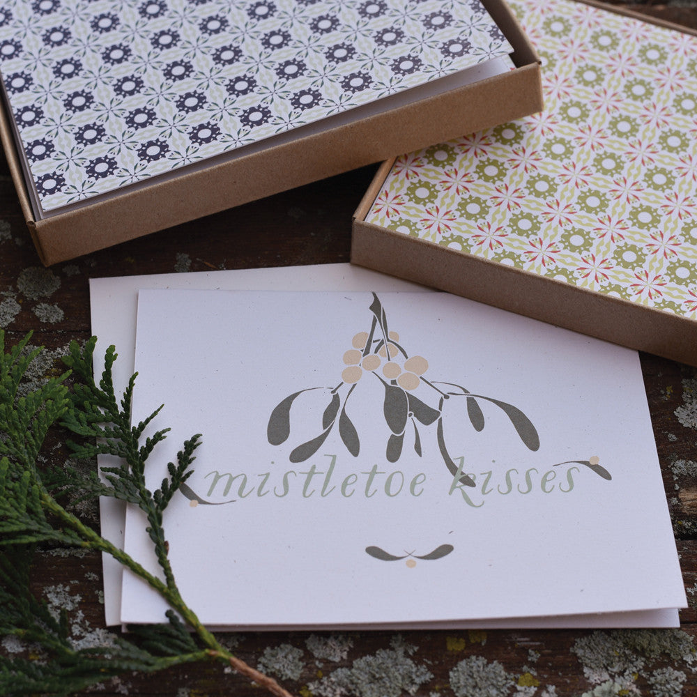 Load image into Gallery viewer, Mistletoe Kisses Holiday Christmas Greeting Cards with Envelope
