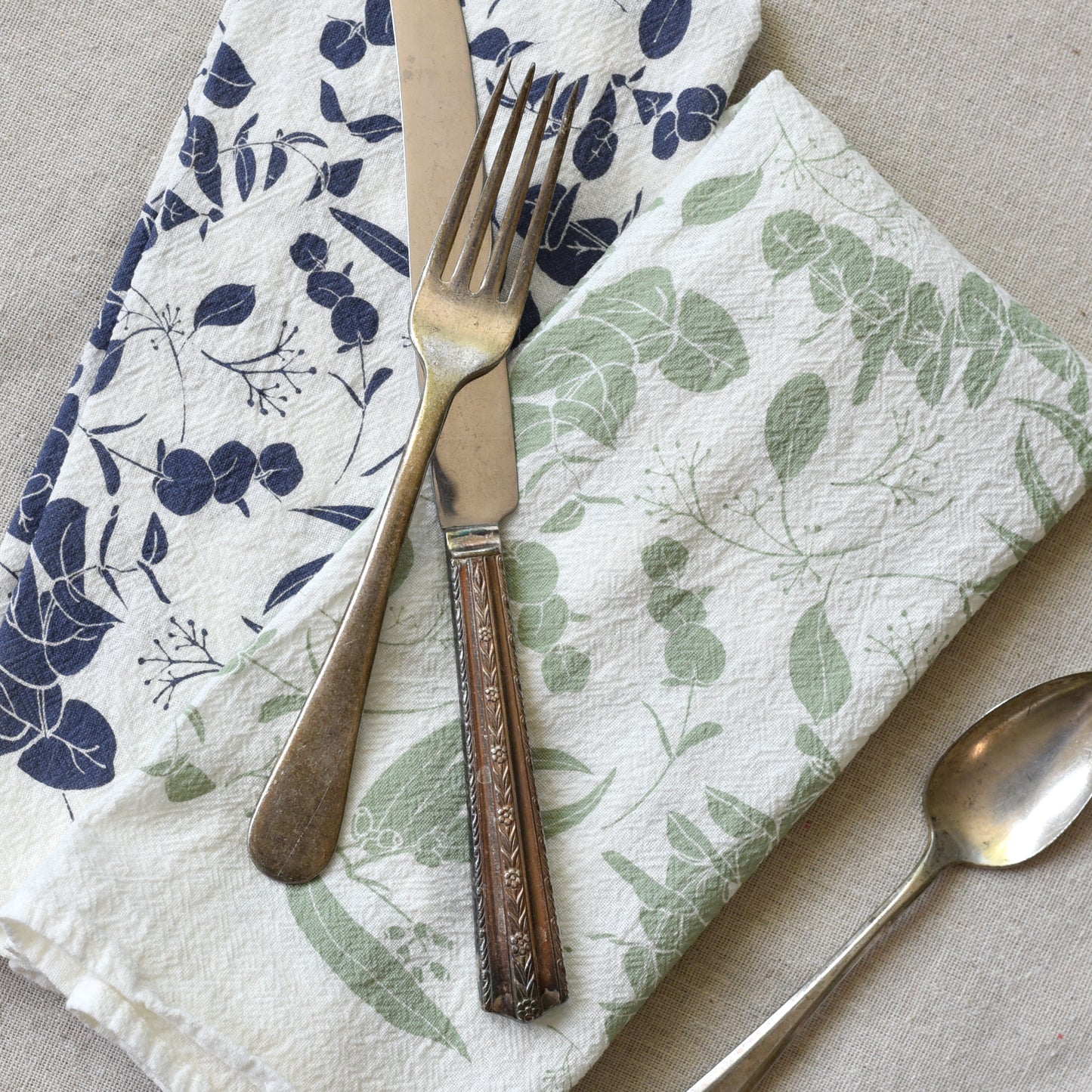 Load image into Gallery viewer, Mint Eucalyptus Twigs Napkins
